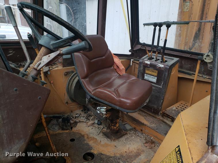 image for item DF2440 Case 480D backhoe