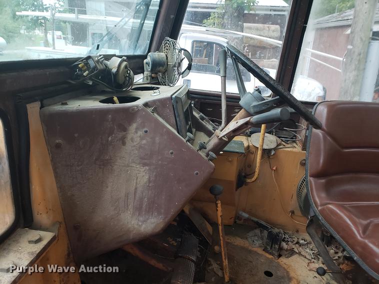 image for item DF2440 Case 480D backhoe