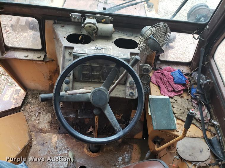 image for item DF2440 Case 480D backhoe