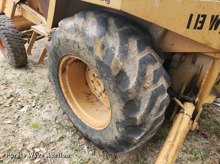 image for item DF2440 Case 480D backhoe