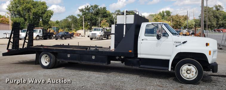 image for item DF2447 1993 Ford F700 flatbed truck