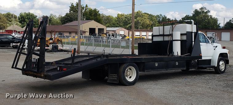 image for item DF2447 1993 Ford F700 flatbed truck