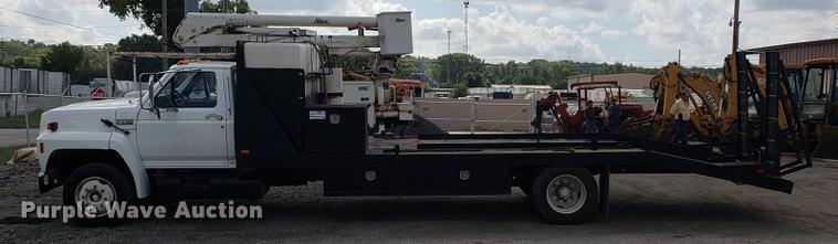 image for item DF2447 1993 Ford F700 flatbed truck