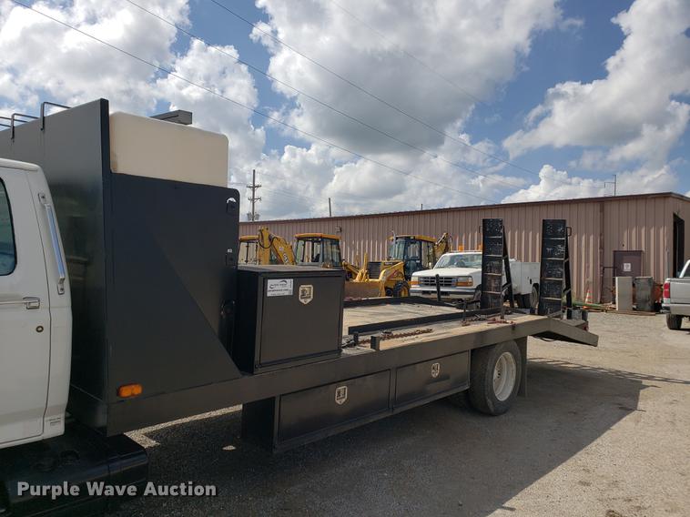 image for item DF2447 1993 Ford F700 flatbed truck