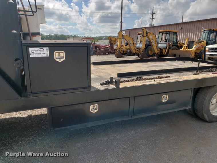 image for item DF2447 1993 Ford F700 flatbed truck