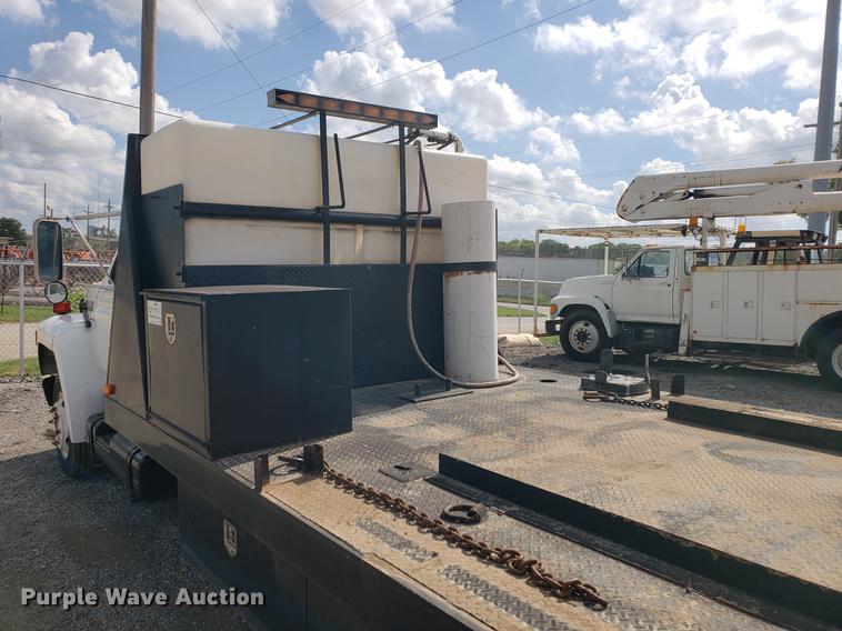 image for item DF2447 1993 Ford F700 flatbed truck