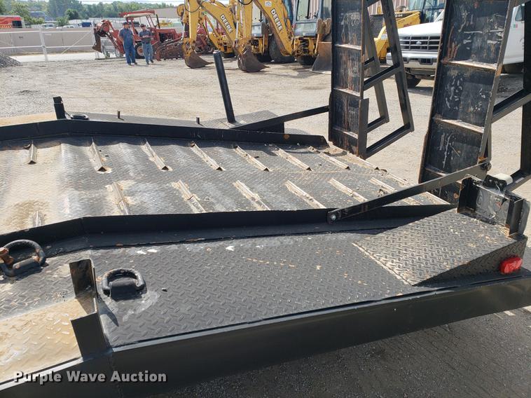 image for item DF2447 1993 Ford F700 flatbed truck