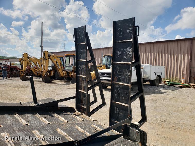 image for item DF2447 1993 Ford F700 flatbed truck