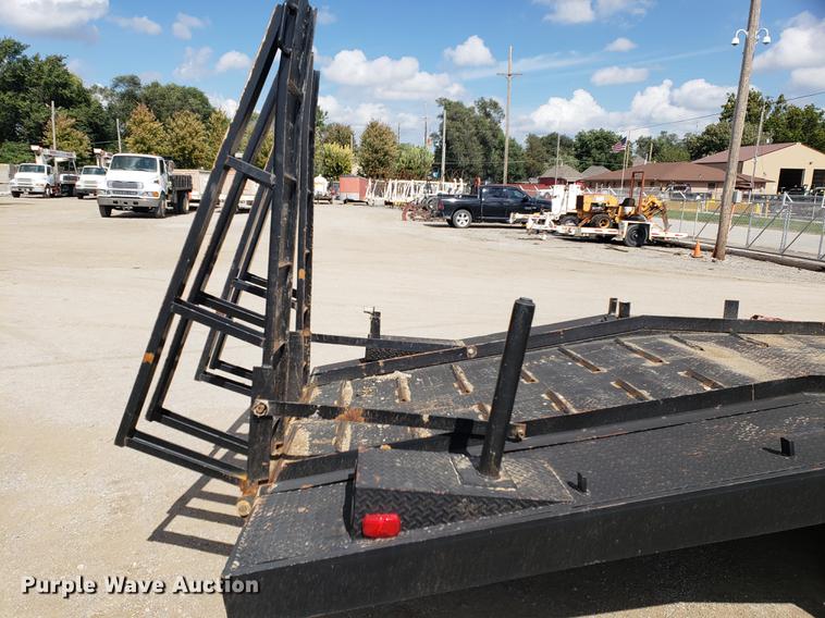 image for item DF2447 1993 Ford F700 flatbed truck