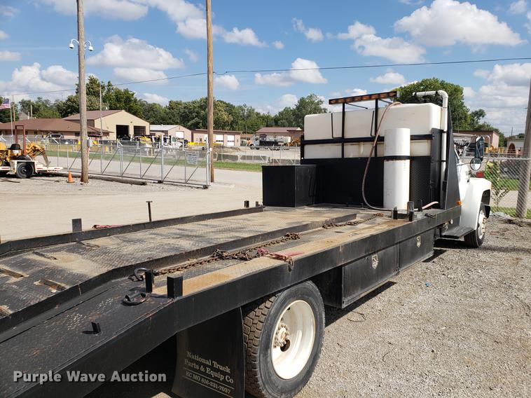 image for item DF2447 1993 Ford F700 flatbed truck