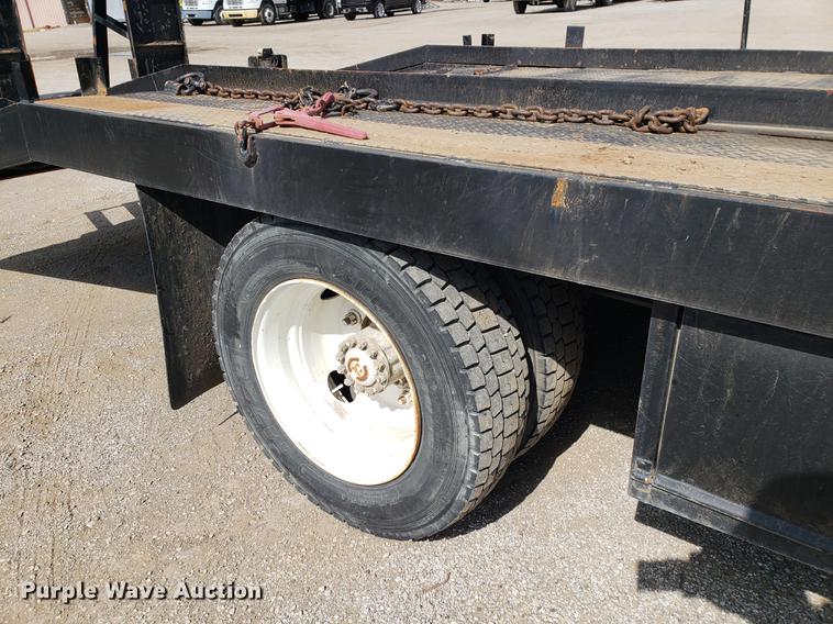 image for item DF2447 1993 Ford F700 flatbed truck