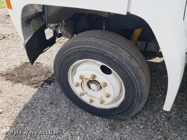 image for item DF2447 1993 Ford F700 flatbed truck