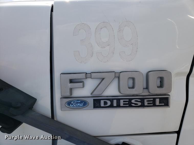 image for item DF2447 1993 Ford F700 flatbed truck