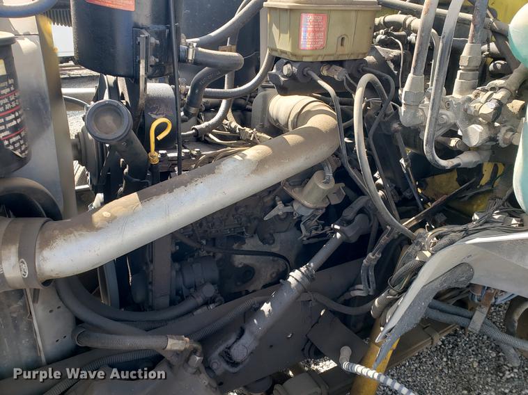 image for item DF2447 1993 Ford F700 flatbed truck