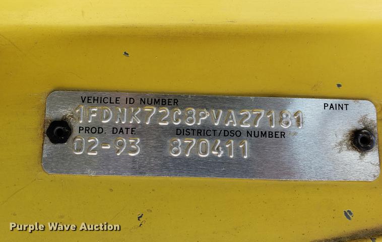 image for item DF2447 1993 Ford F700 flatbed truck