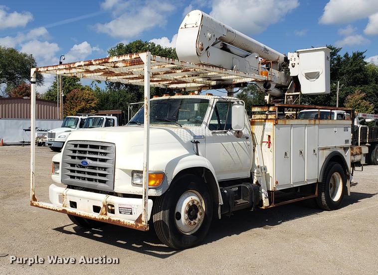 image for item DF2449 1995 Ford F800 bucket truck