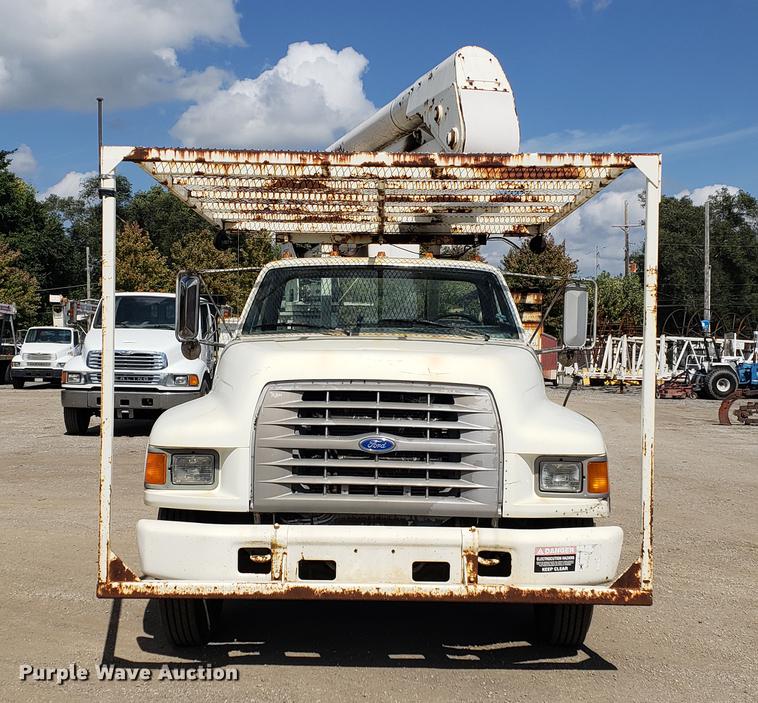 image for item DF2449 1995 Ford F800 bucket truck