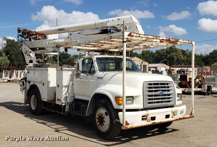 image for item DF2449 1995 Ford F800 bucket truck