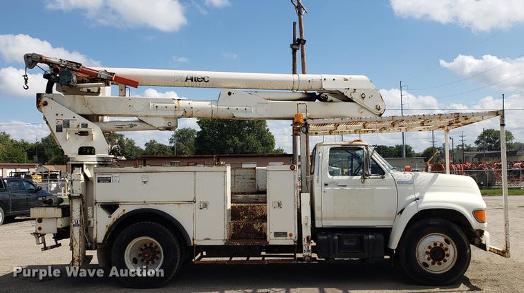 image for item DF2449 1995 Ford F800 bucket truck