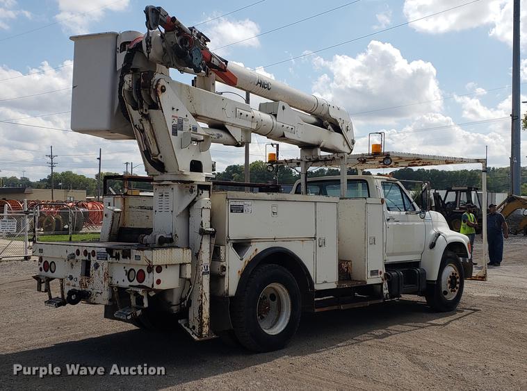 image for item DF2449 1995 Ford F800 bucket truck