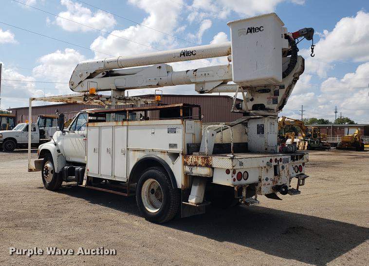 image for item DF2449 1995 Ford F800 bucket truck