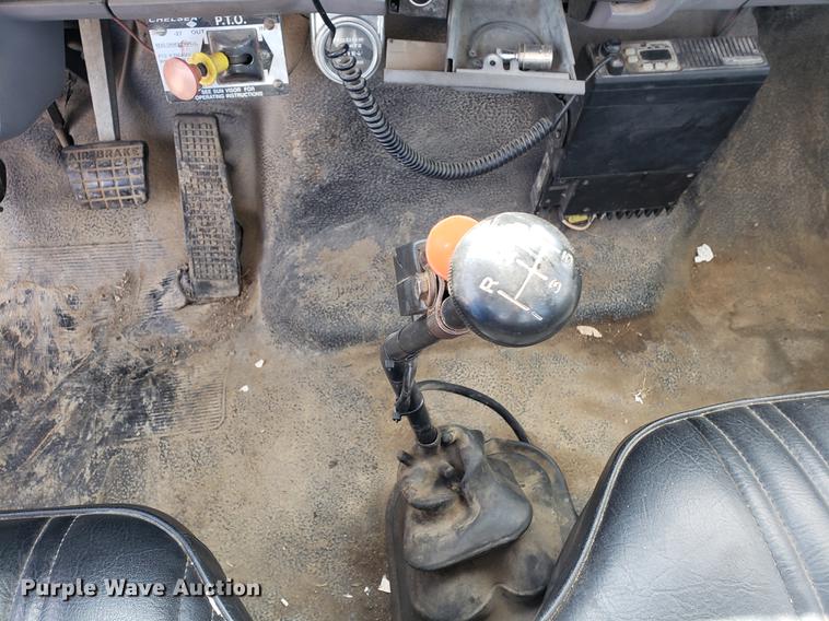 image for item DF2449 1995 Ford F800 bucket truck