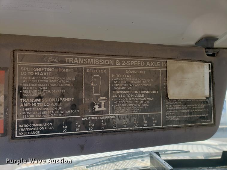 image for item DF2449 1995 Ford F800 bucket truck