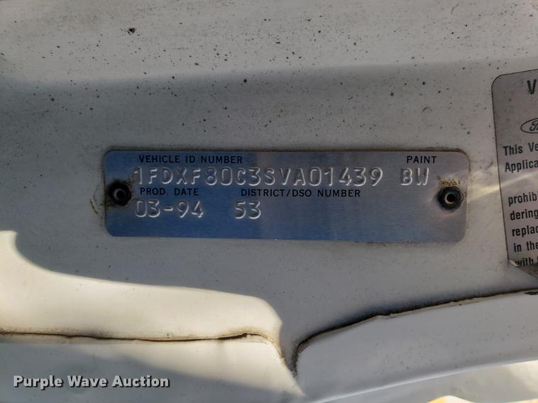 image for item DF2449 1995 Ford F800 bucket truck