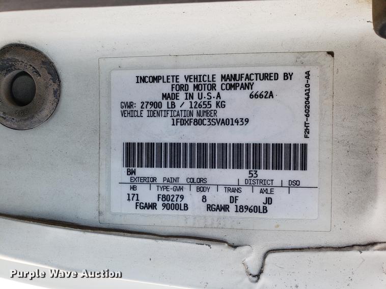 image for item DF2449 1995 Ford F800 bucket truck