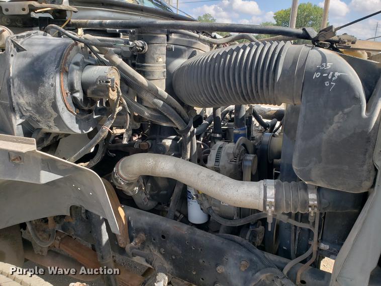 image for item DF2449 1995 Ford F800 bucket truck