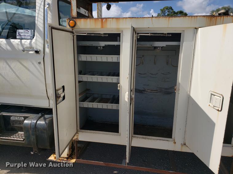 image for item DF2449 1995 Ford F800 bucket truck