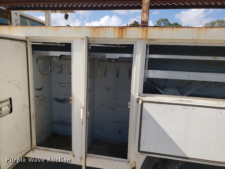 image for item DF2449 1995 Ford F800 bucket truck