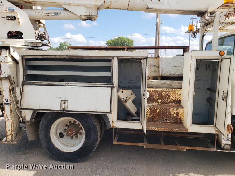 image for item DF2449 1995 Ford F800 bucket truck