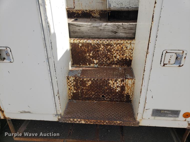 image for item DF2449 1995 Ford F800 bucket truck