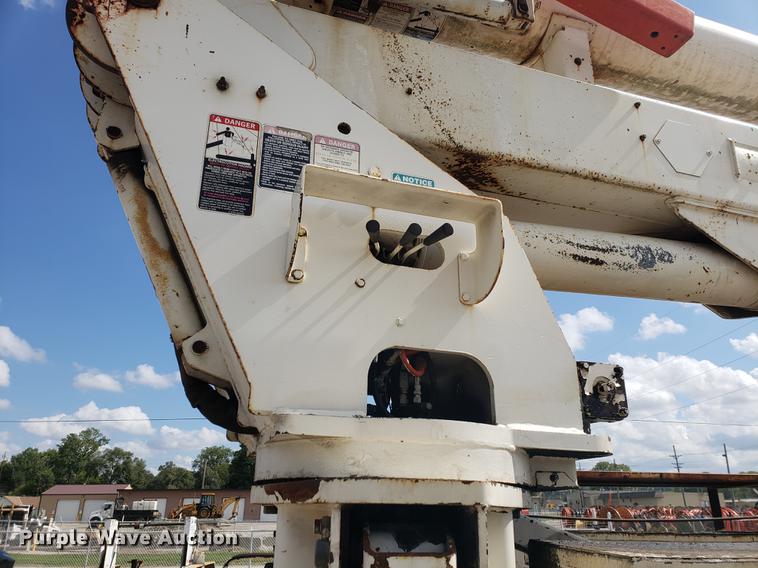 image for item DF2449 1995 Ford F800 bucket truck