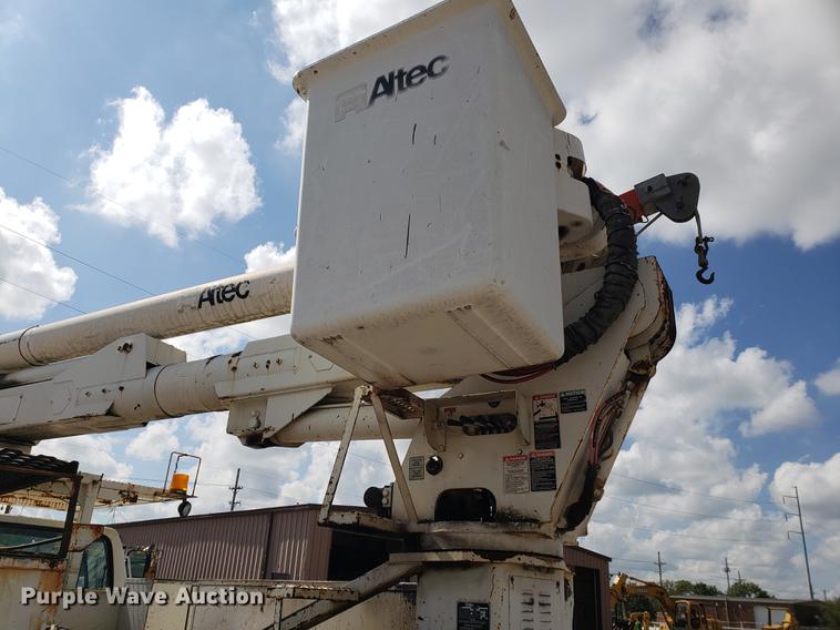 image for item DF2449 1995 Ford F800 bucket truck