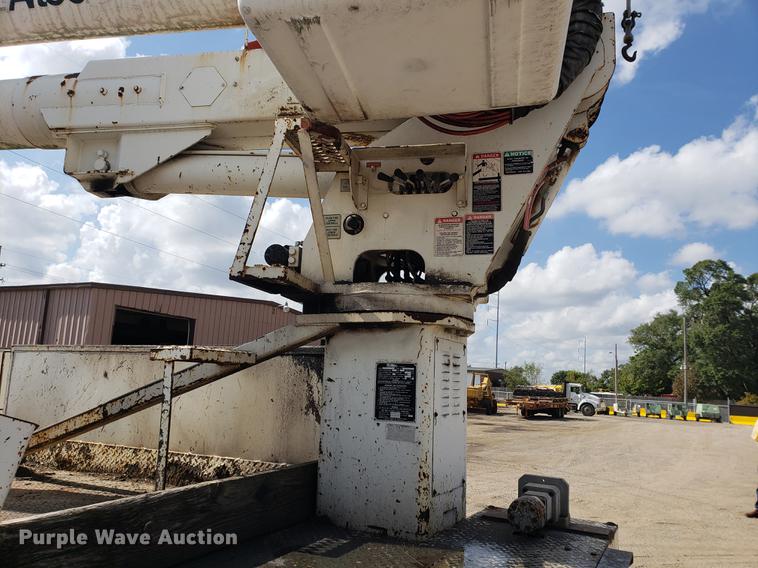 image for item DF2449 1995 Ford F800 bucket truck
