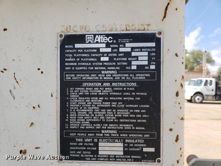 image for item DF2449 1995 Ford F800 bucket truck