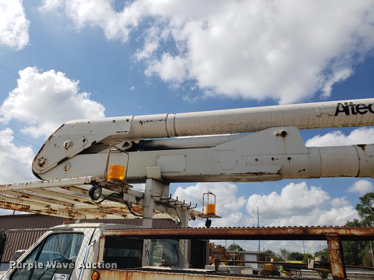 image for item DF2449 1995 Ford F800 bucket truck