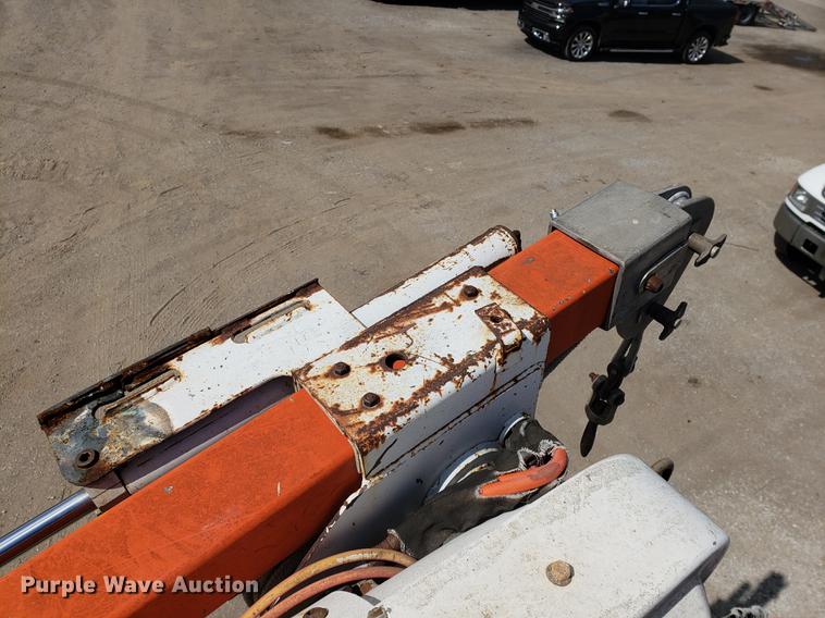 image for item DF2449 1995 Ford F800 bucket truck