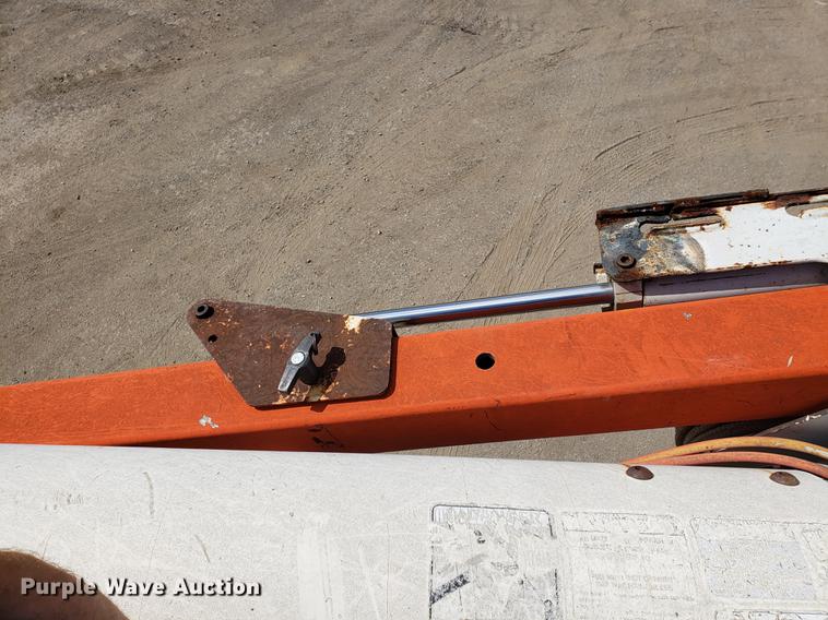 image for item DF2449 1995 Ford F800 bucket truck