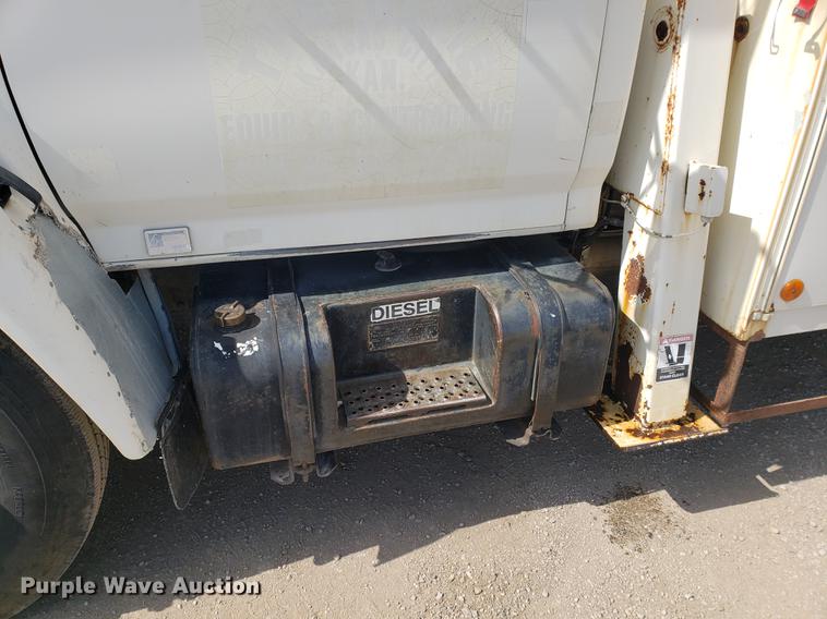 image for item DF2449 1995 Ford F800 bucket truck