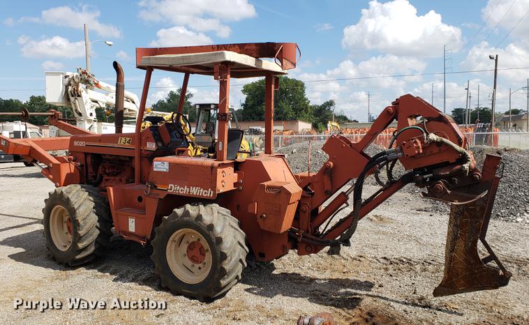 image for item DF2450 1996 Ditch Witch 8020 cable plow