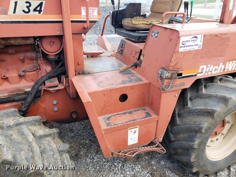 image for item DF2450 1996 Ditch Witch 8020 cable plow