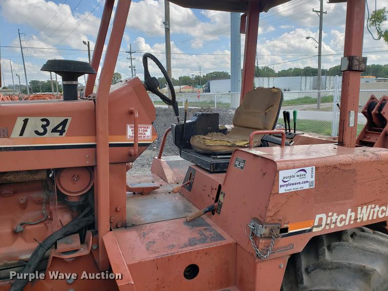 image for item DF2450 1996 Ditch Witch 8020 cable plow