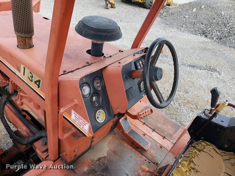 image for item DF2450 1996 Ditch Witch 8020 cable plow