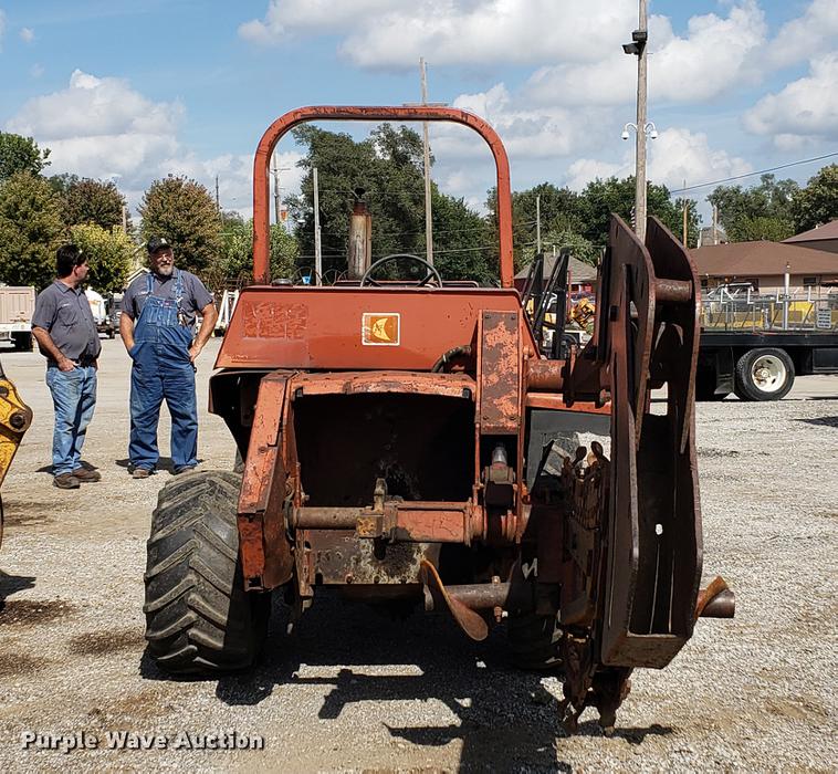 image for item DF2452 1985 Ditch Witch 6510 trencher