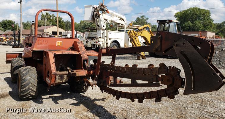 image for item DF2452 1985 Ditch Witch 6510 trencher
