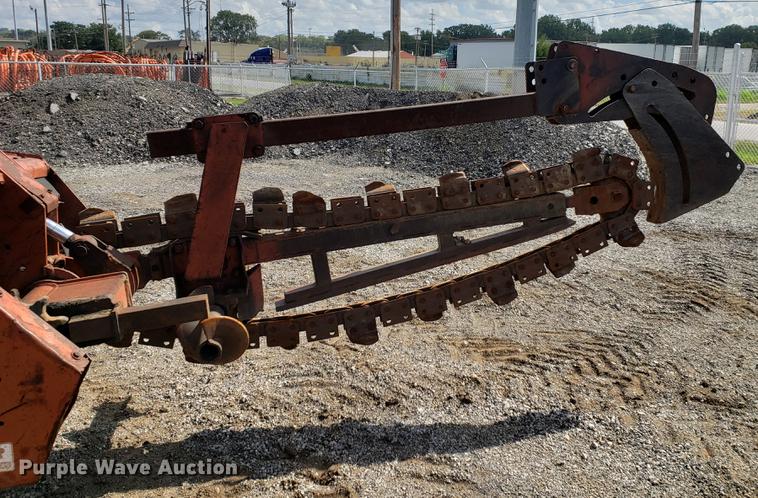 image for item DF2452 1985 Ditch Witch 6510 trencher