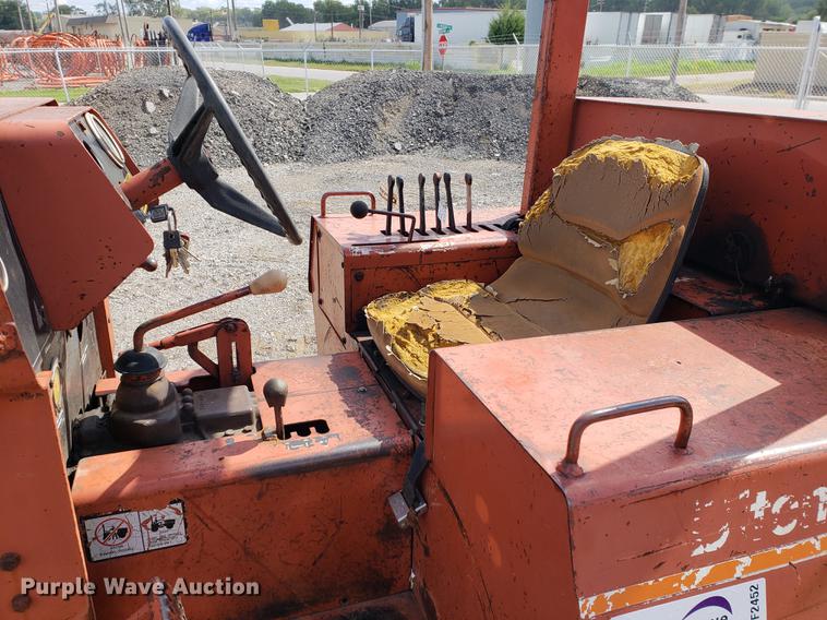 image for item DF2452 1985 Ditch Witch 6510 trencher
